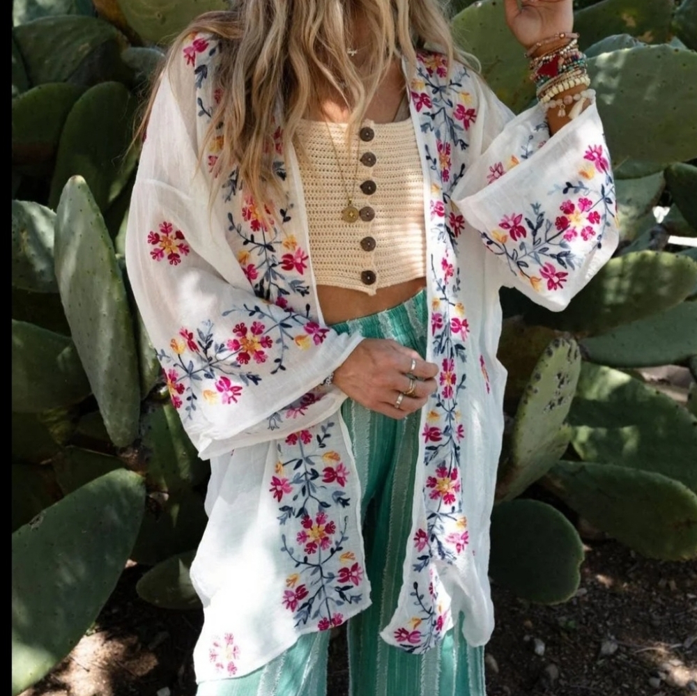 Waikiki Beach Embroidered Kimono